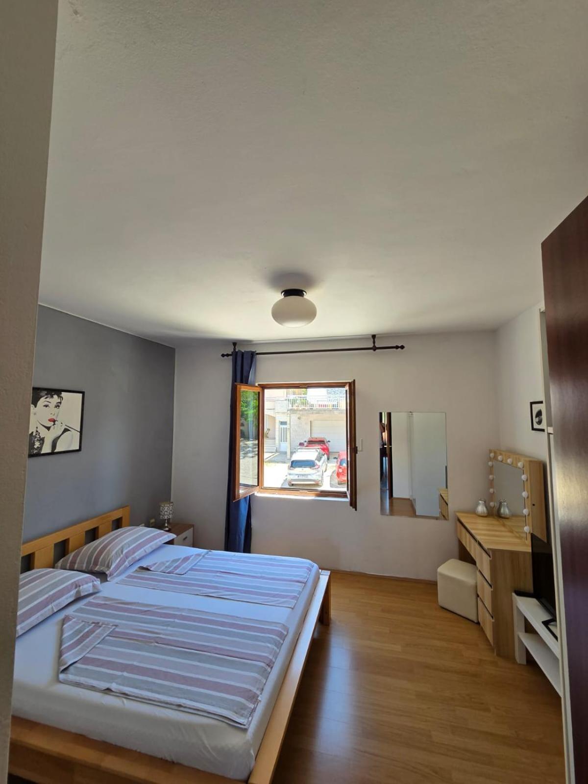 Apartmani Vini Đảo Hvar Phòng bức ảnh