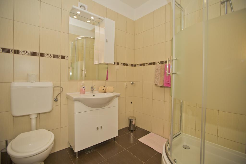 Apartmani Vini Đảo Hvar Ngoại thất bức ảnh